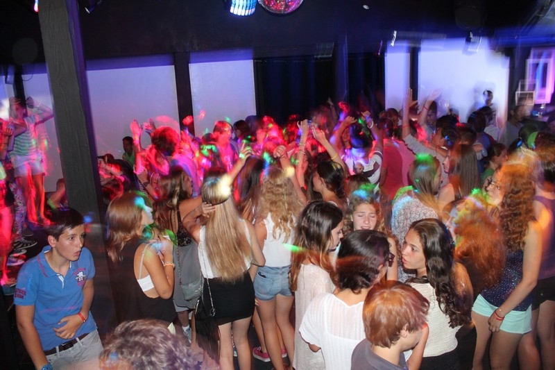 Village Camps International Summer Camp Leysin, Switzerland 2025-08-09 https://www.villagecamps.com/journals_admin/images/696-17-disco (18).jpg